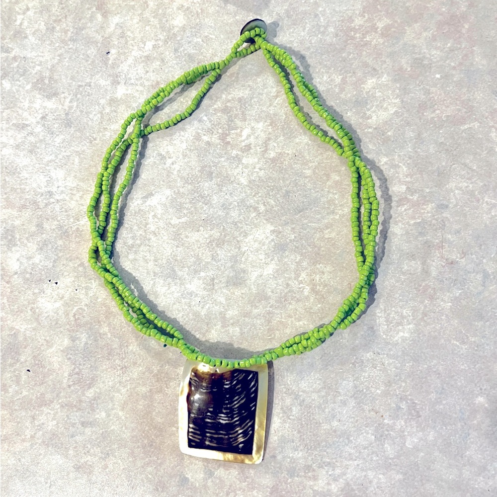 Bead shell chocker necklace